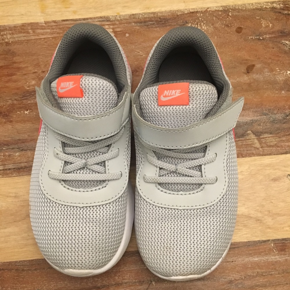 Toddler girls Nike’s